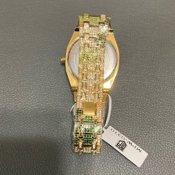 Montres Prestige X
Invicta Men's 42mm, Gold (MPW-0310) - Picture 5 of 7